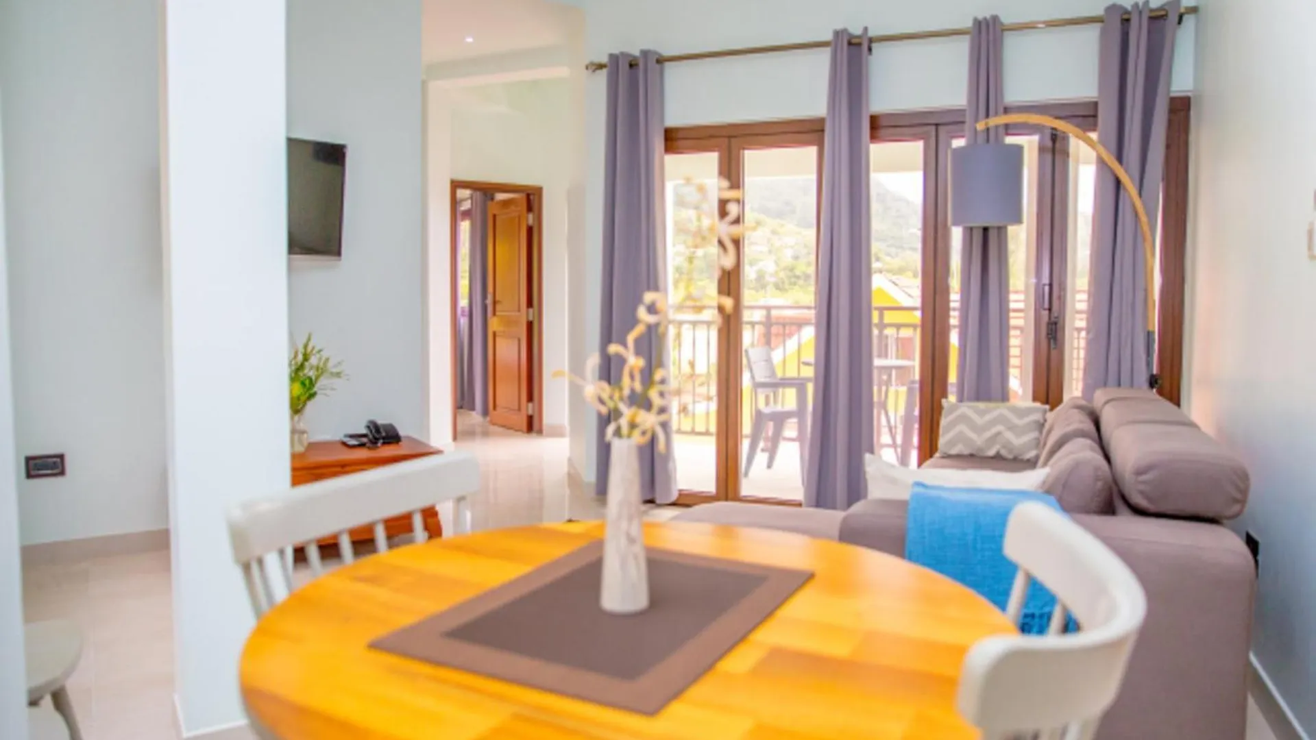 Charming Apartment With Mountain View Au Cap 70 M² Anse aux Pins Seychelles
